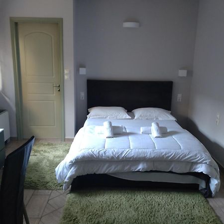 Central Studio - Fully Equiped. Ideal For Couples Patras Exterior foto