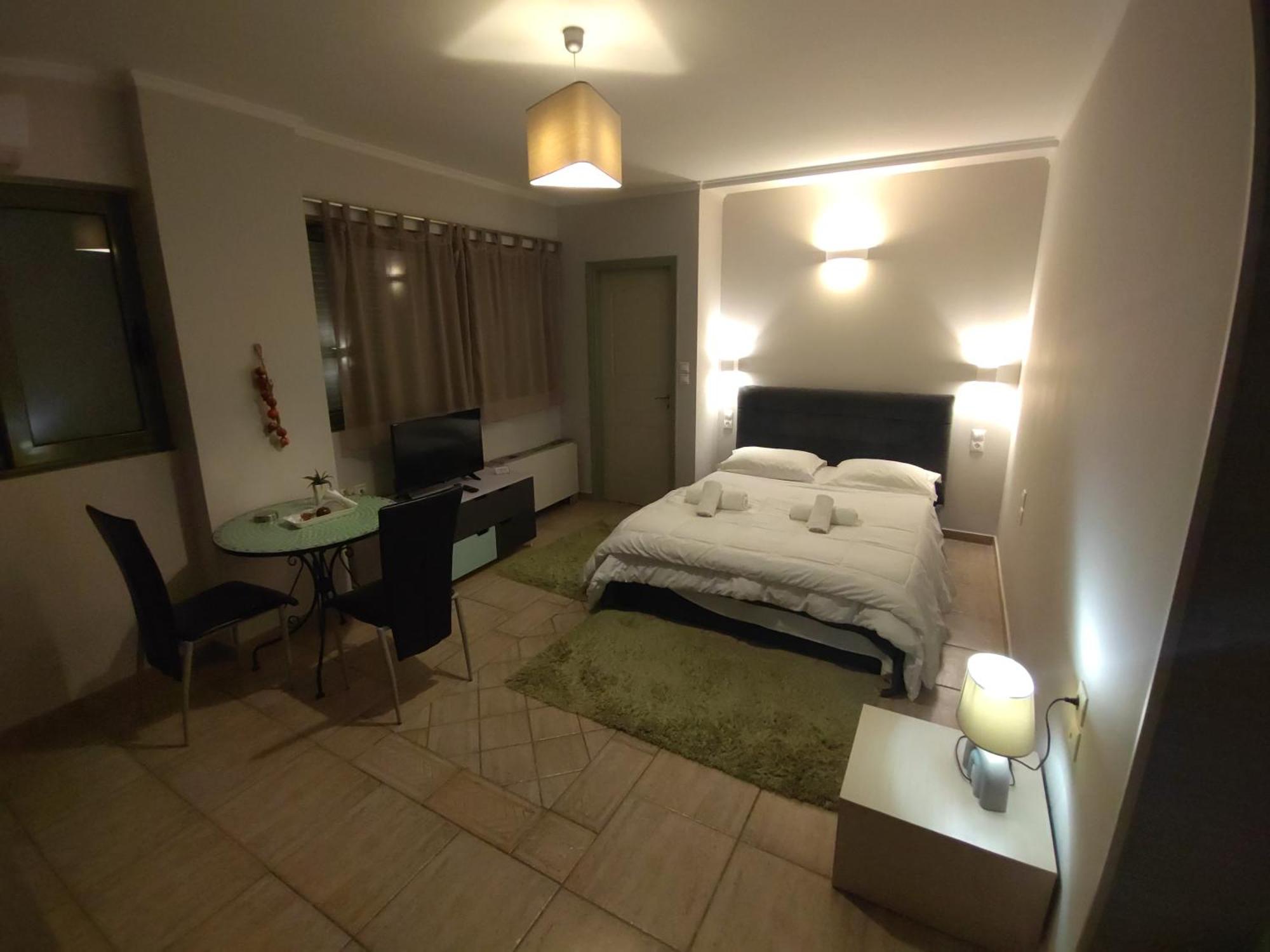 Central Studio - Fully Equiped. Ideal For Couples Patras Exterior foto