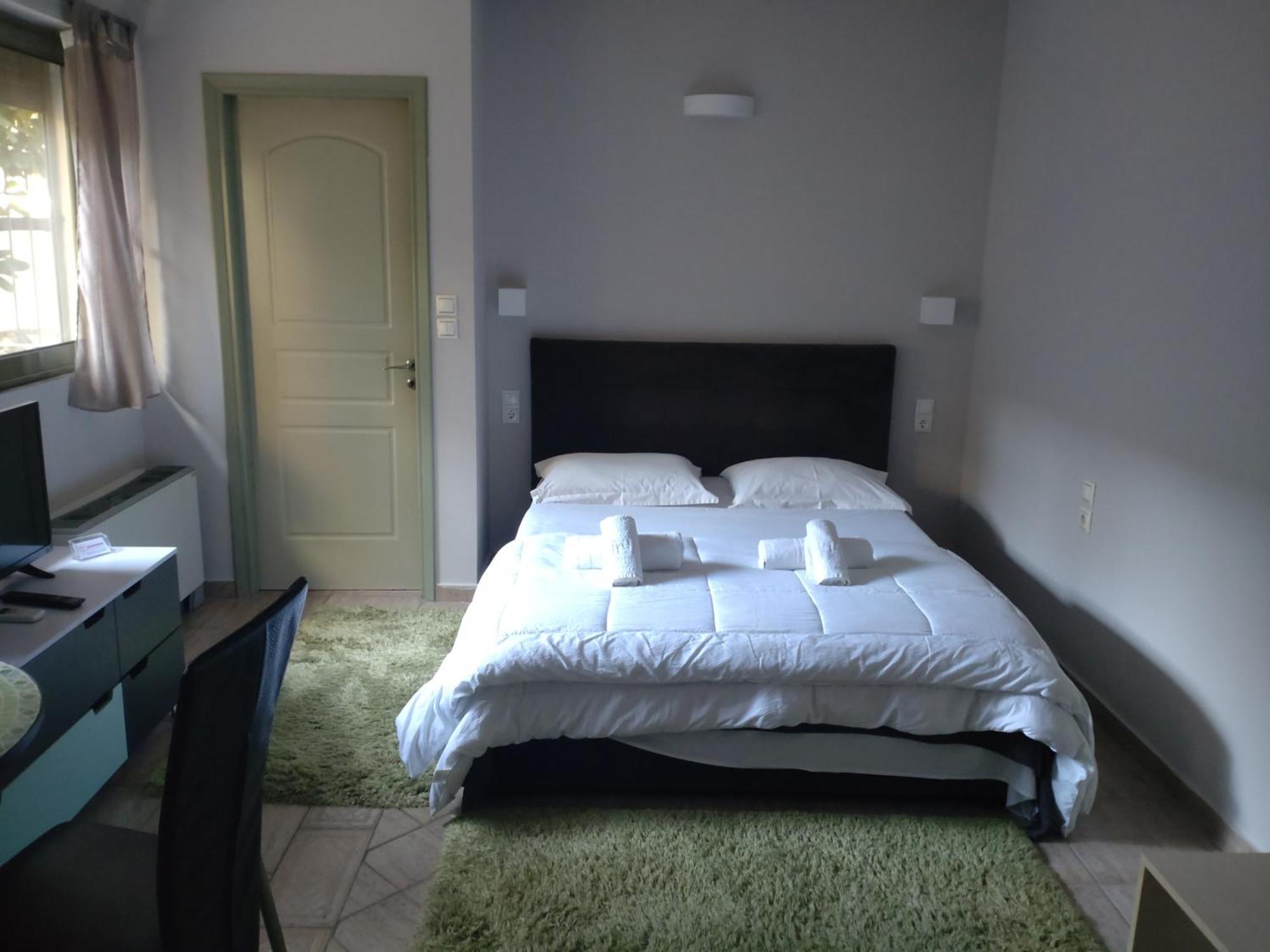 Central Studio - Fully Equiped. Ideal For Couples Patras Exterior foto
